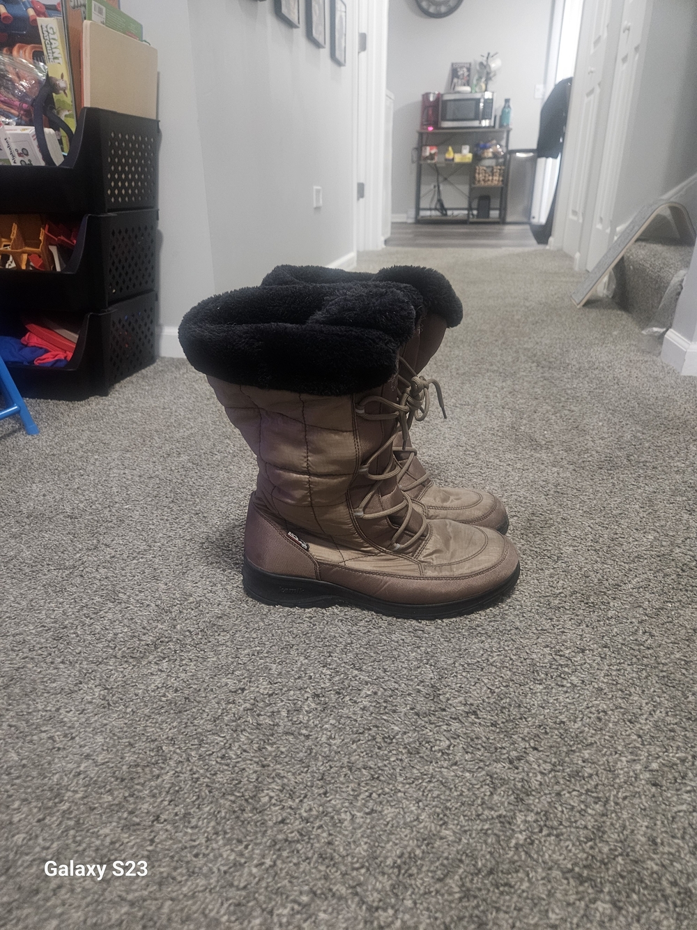 Kamik Women’s Brown Lace-Up Winter Boots with Black Faux Fur Cuff